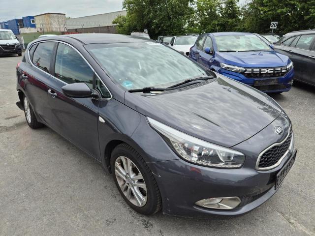 2014 Kia Cee'd FIFA World Cup Edition — 1
