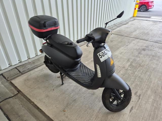 2023 ECONELO DTR Elektroroller schwarz — 1