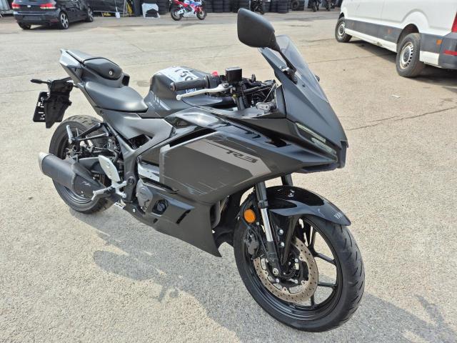2025 Yamaha Straßenmaschinen / YZF-R3 — 1