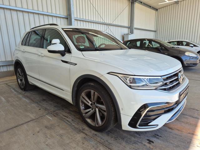 2021 Volkswagen Tiguan R-Line — 1