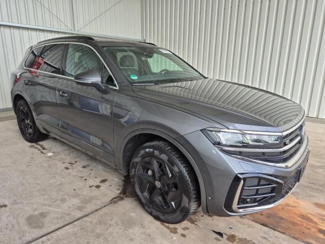 2025 Volkswagen Touareg 3.0 TDI 170 kW 4Motion R-Line — 1