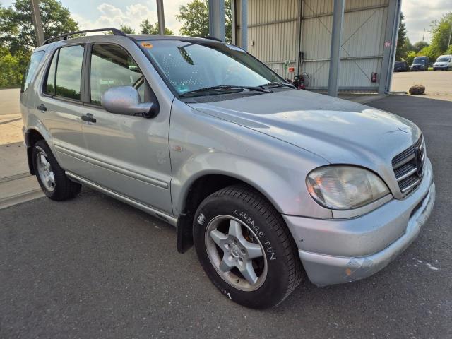1999 Mercedes-Benz ML Klasse ML 320 — 1