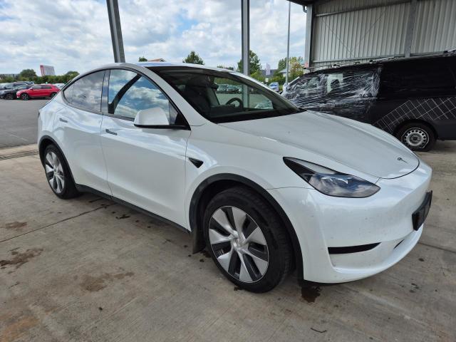 2023 Tesla Model Y Basis RWD — 1