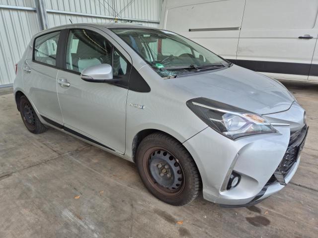 2017 Toyota Yaris Hybrid Comfort — 1