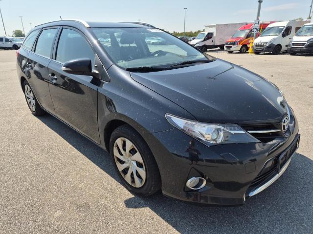 2014 Toyota Auris Touring Sports — 1