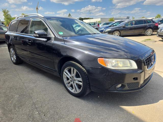2011 Volvo V70 Kombi Summum — 1