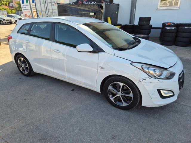 2016 Hyundai i30 cw blue Trend — 1