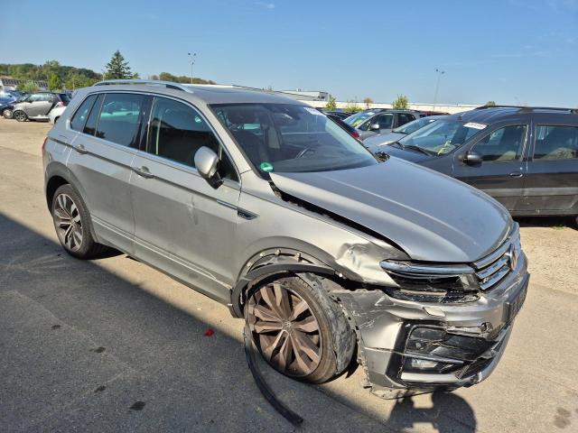 2019 Volkswagen Tiguan Highline BMT/Start-Stopp 4Motion — 1