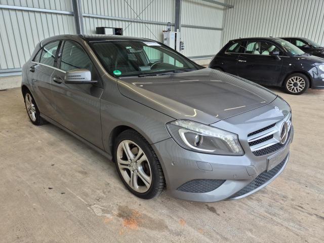2015 Mercedes-Benz A A 200 BlueEfficiency — 1