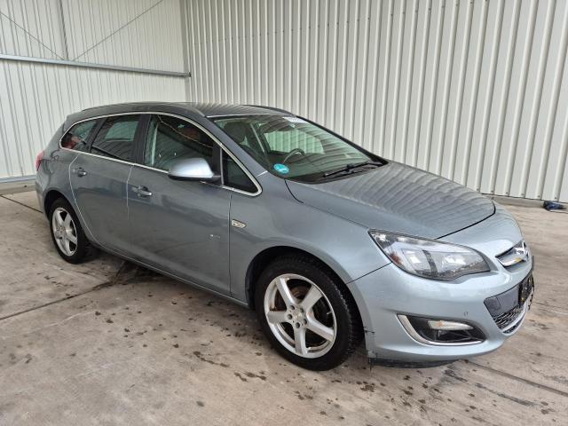 2015 Opel Astra J Sports Tourer Exklusiv — 1