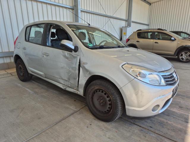 2012 Dacia Sandero Laureate — 1