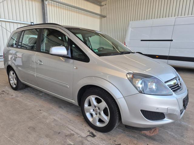 2013 Opel Zafira B Family — 1