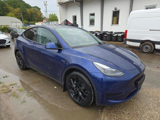 2023 Tesla Model Y Basis RWD — 1