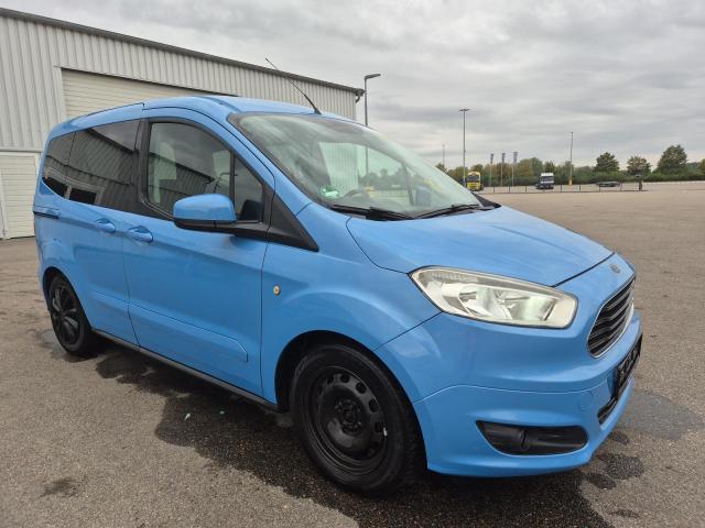 2015 Ford Tourneo Courier Trend — 1