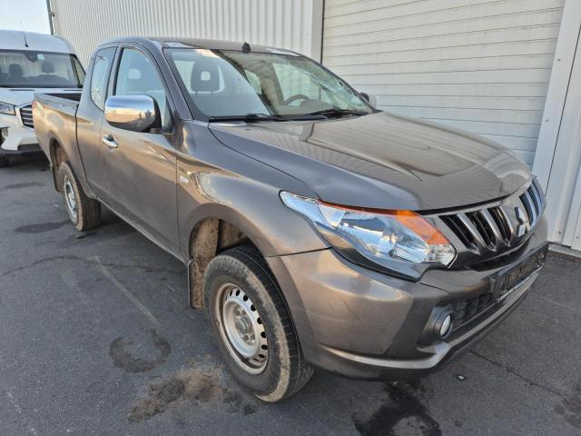 2017 Mitsubishi L 200 Basis Club Cab 4WD — 1