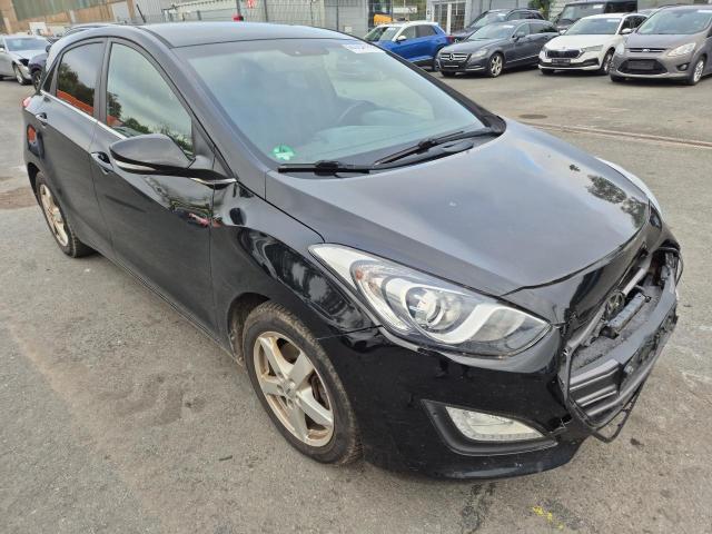 2016 Hyundai i30 blue Passion — 1
