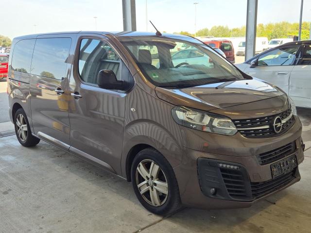 2022 Opel Zafira Life Edition M — 1