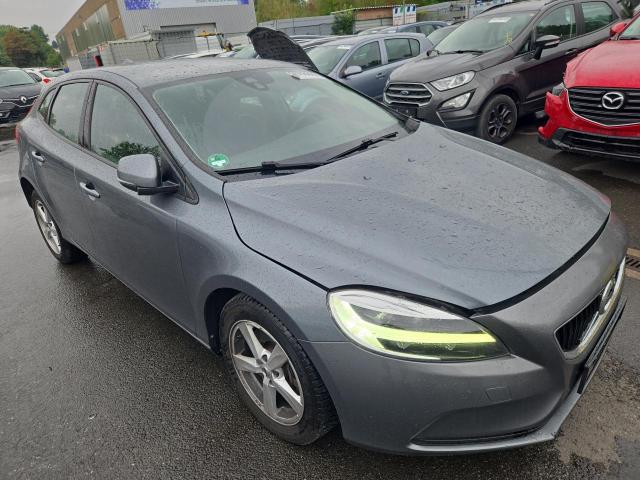 2019 Volvo V40 Momentum — 1