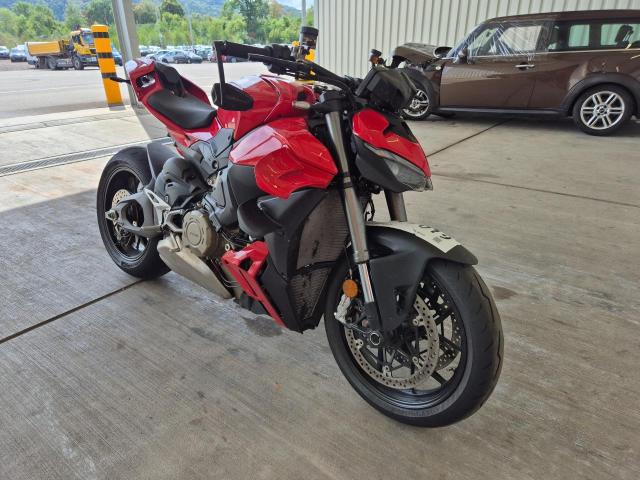 2025 Ducati Streetfighter V4 — 1