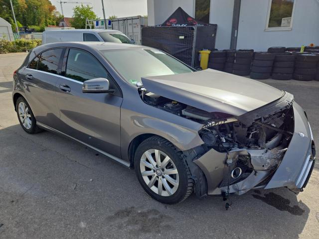 2014 Mercedes-Benz A A 180 BlueEfficiency — 1